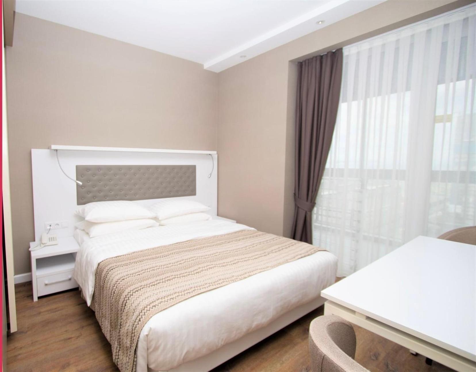 Alliance Palace Aparthotel By Marriott Батумі Екстер'єр фото