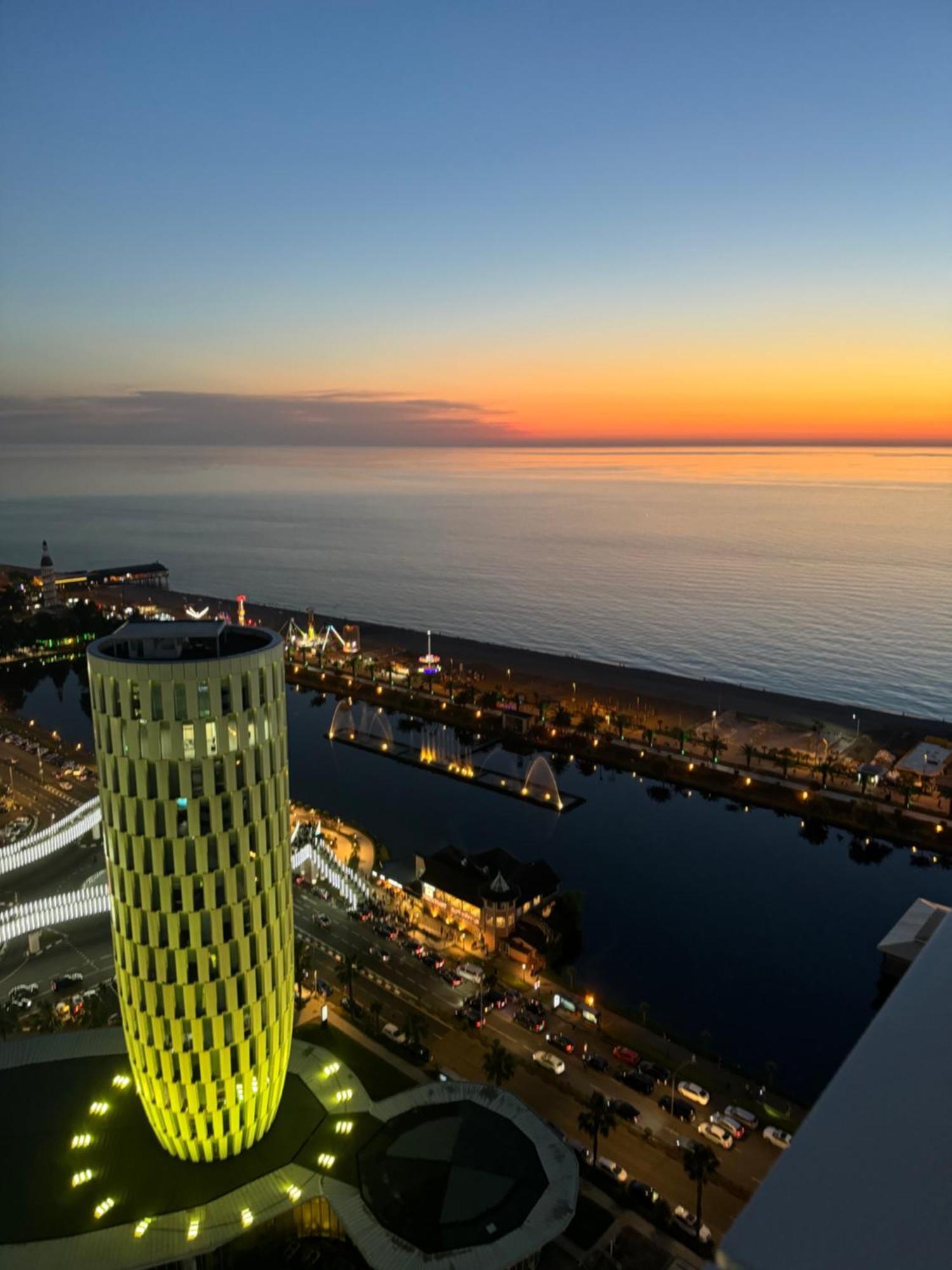 Alliance Palace Aparthotel By Marriott Батумі Екстер'єр фото